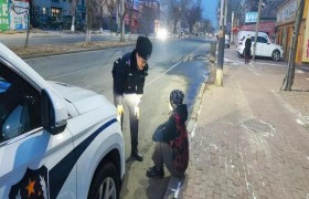 老人街头走失 冰城民警暖心救助守护归途