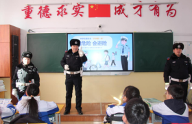 交通安全润童心 冰城公安护成长