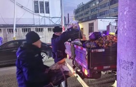 巡逻途中显担当 暖心相助护民利