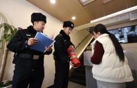 从“查隐患”到“送平安”  冰城公安筑牢“九小场所”防火墙