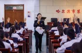 冰城公安：一抹警蓝进校园  阳光守护少年行