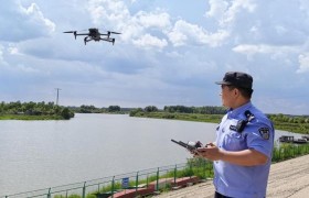 宣防一体筑堤坝！哈市呼兰警方全方位守护夏日水上平安