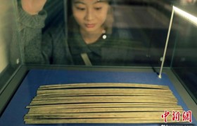 四川成都：中国首家汉字博物馆2000余件藏品吸引参观者