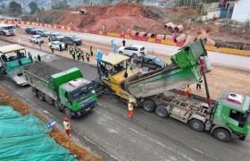 湖北省交通运输厅赴沪渝高速武黄段改扩建现场调研项目建设情况
