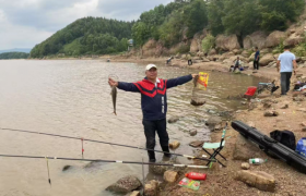 西部风蜂蜜玉米野钓双峰湖