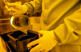 官方：俄罗斯有了第一台自己的350nm光刻机！明年搞定130nm