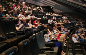 国家电影局建议适度减少美国影片进口数量，近年来好莱坞电影面临挑战