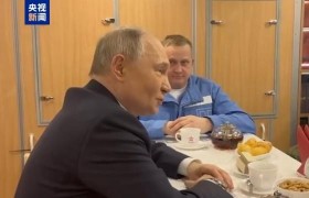 俄罗斯“彼尔姆”号核潜艇举行下水仪式 俄总统普京出席