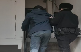 春雷行动：巡逻民警救助醉酒男子