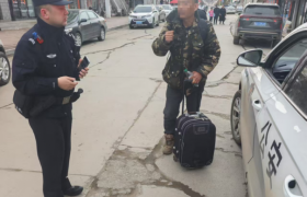 春雷行动：外地务工人员误丢身份证 民警帮忙解决难题