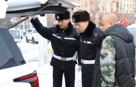 通河公安多措并举全力保障降雪天气交通安全