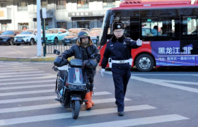 冰城公安送上“安全锦囊”  守护外卖骑手平安路