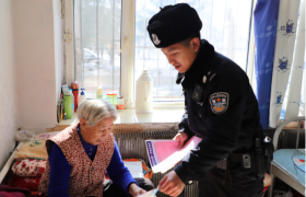 弘扬雷锋精神 通河公安在行动