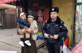 儿童街头走失 冰城民警暖心救助护团圆