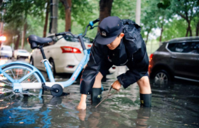 别怕，有我们在！  冰城公安逆水而行护一城安澜