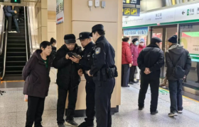 人潮涌动中 冰城公安筑牢地铁安全屏障