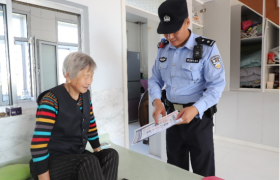 流动普法进市场 扫黑宣传护营商｜通河公安扫黑除恶宣传走近商户群众