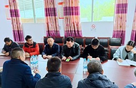 建行涪陵分行行长邓元超一行赴坛中村开乡村振兴工作座谈会