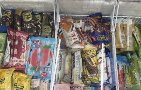 小店老板守着冰柜叹气：今年雪糕棒冰怎么没人吃了？