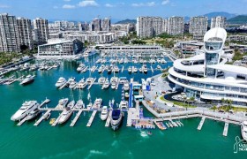 三亚边检站全力护航2026清水湾度假季暨国际游艇节顺利举办