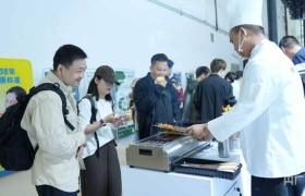 固原风物展亮相第六届中国（宁夏）国际葡萄酒文化旅游博览会