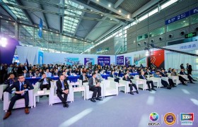 屏联万物 智慧商显 ——第十一届商显领袖峰会在深圳隆重召开