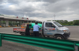 南岗分局长江路公安检查站服务救助  过往车辆和群众