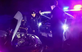 群众深夜返程遇困 冰城民警暖心救助  守护归途