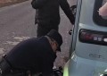 电动车半路“罢工” 民警暖心救援获点赞