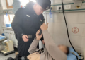 外卖员突发低血糖倒地 南岗分局民警巡逻中紧急救助脱险
