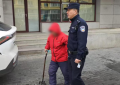 老人迷路街头徘徊 巡逻民警暖心助其回家